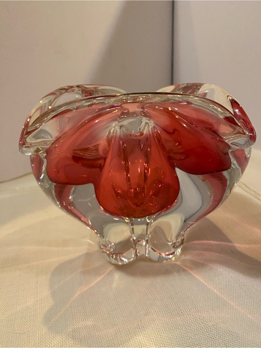 Chribska glass pink/red bowl